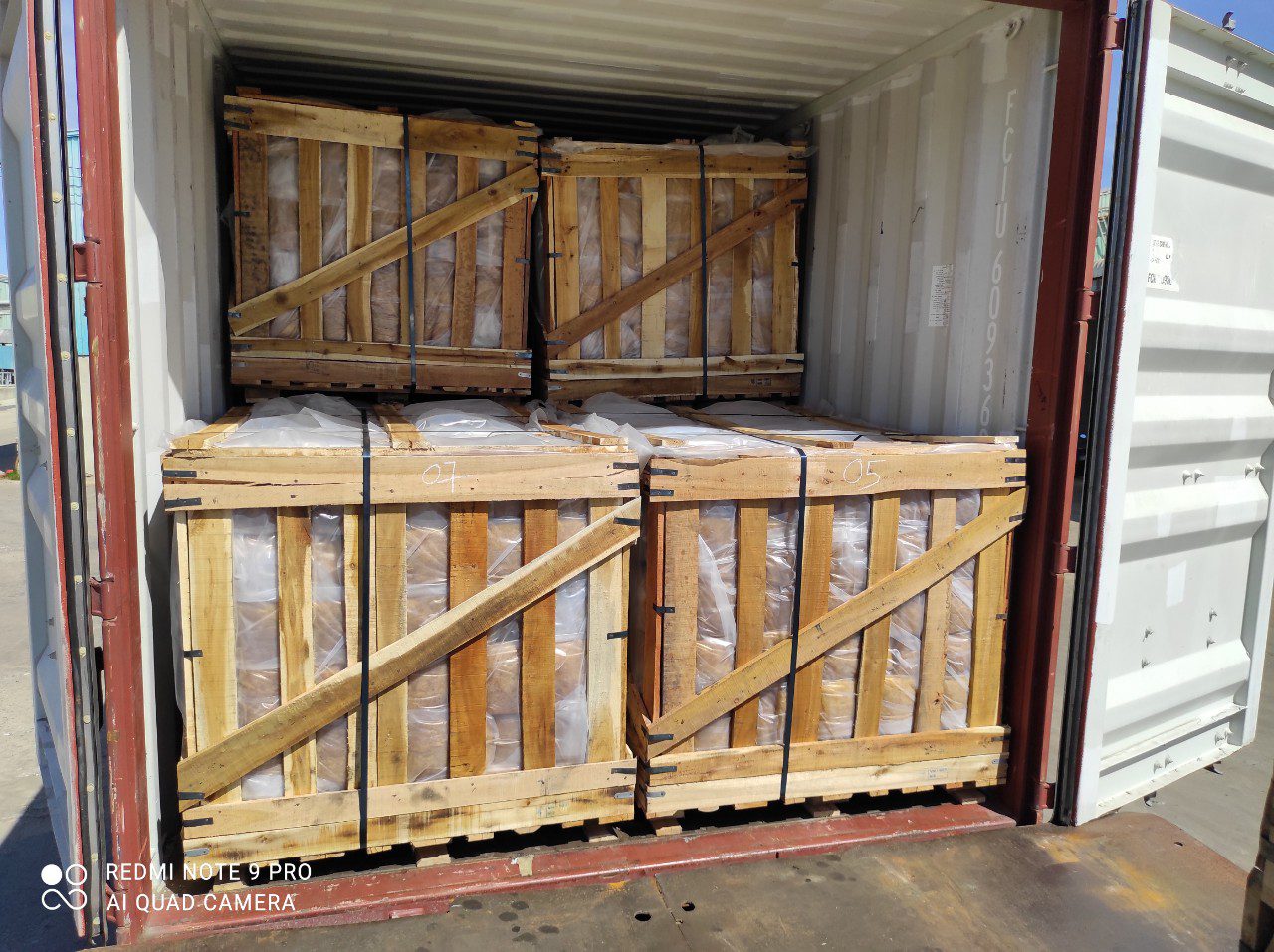 loading container-Wooden pallet 2