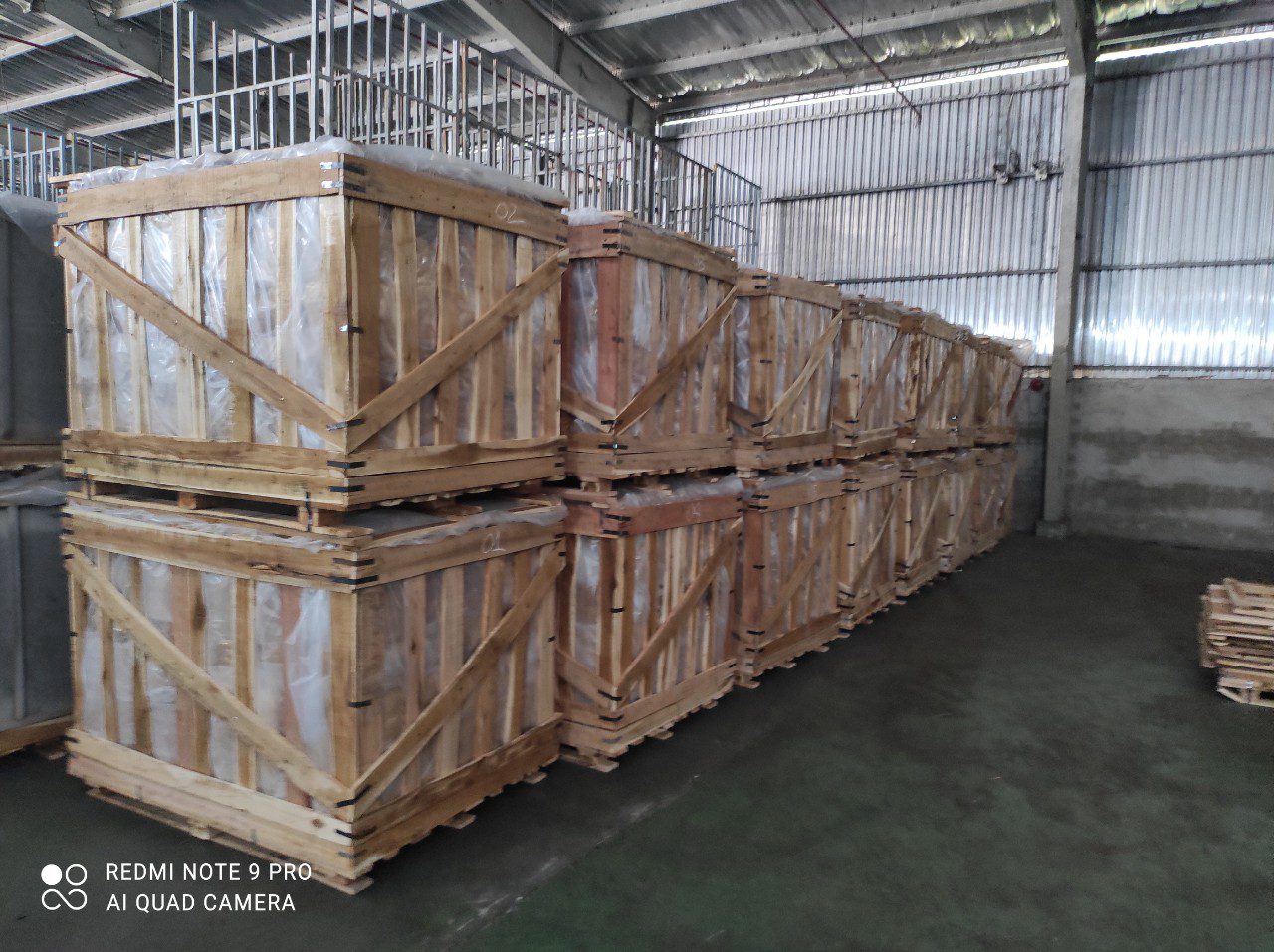 loading container-Wooden pallet 3