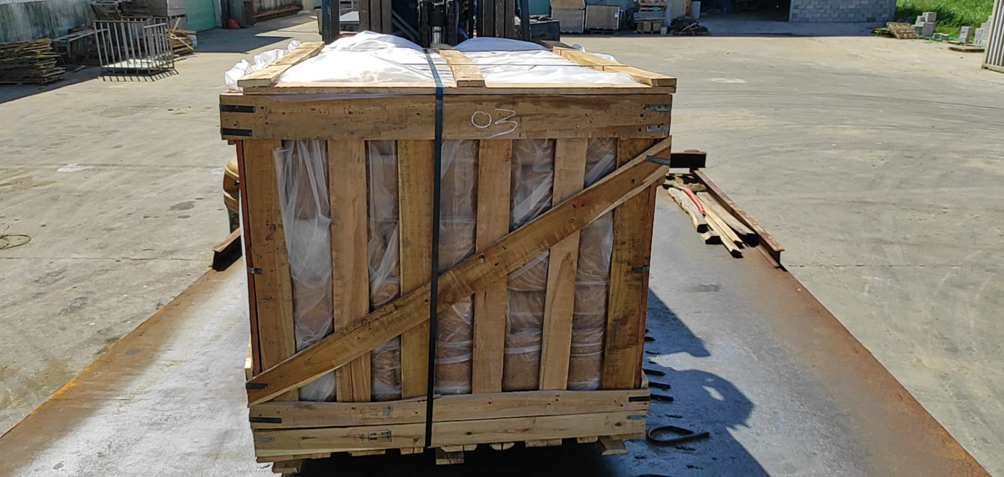 loading container-Wooden pallet 4